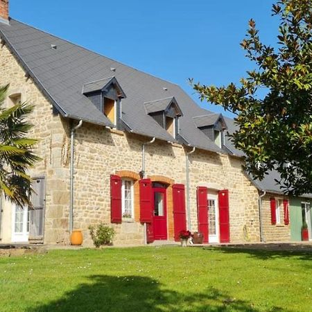 Bed and Breakfast La Pichonniere Isigny-le-Buat Екстер'єр фото