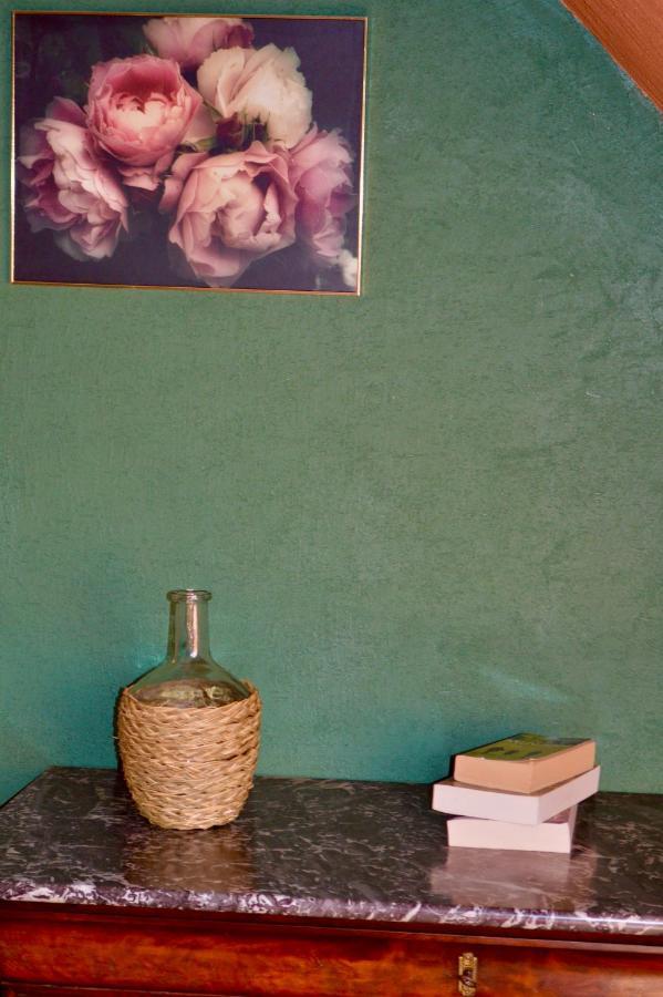 Bed and Breakfast La Pichonniere Isigny-le-Buat Екстер'єр фото