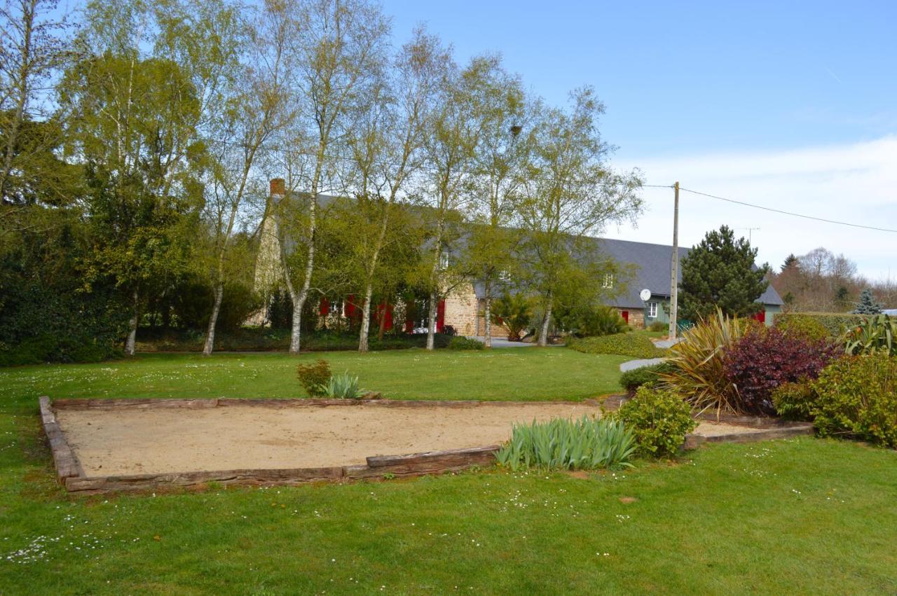 Bed and Breakfast La Pichonniere Isigny-le-Buat Екстер'єр фото