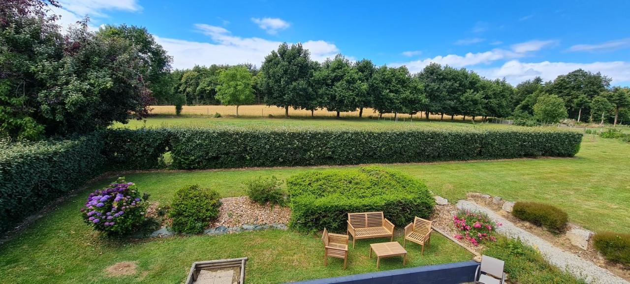 Bed and Breakfast La Pichonniere Isigny-le-Buat Екстер'єр фото