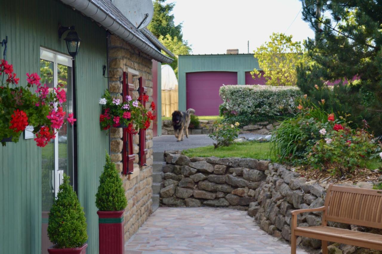 Bed and Breakfast La Pichonniere Isigny-le-Buat Екстер'єр фото