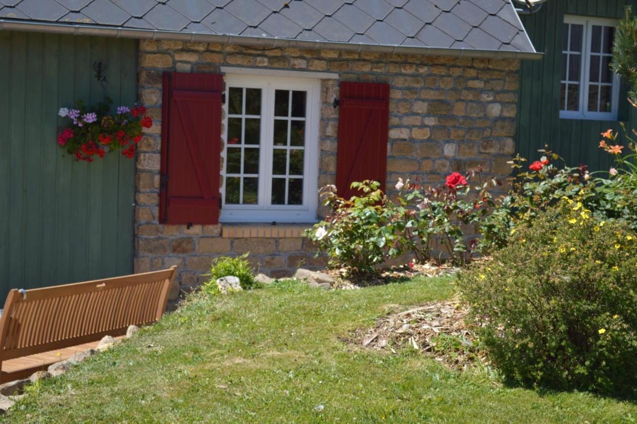 Bed and Breakfast La Pichonniere Isigny-le-Buat Екстер'єр фото