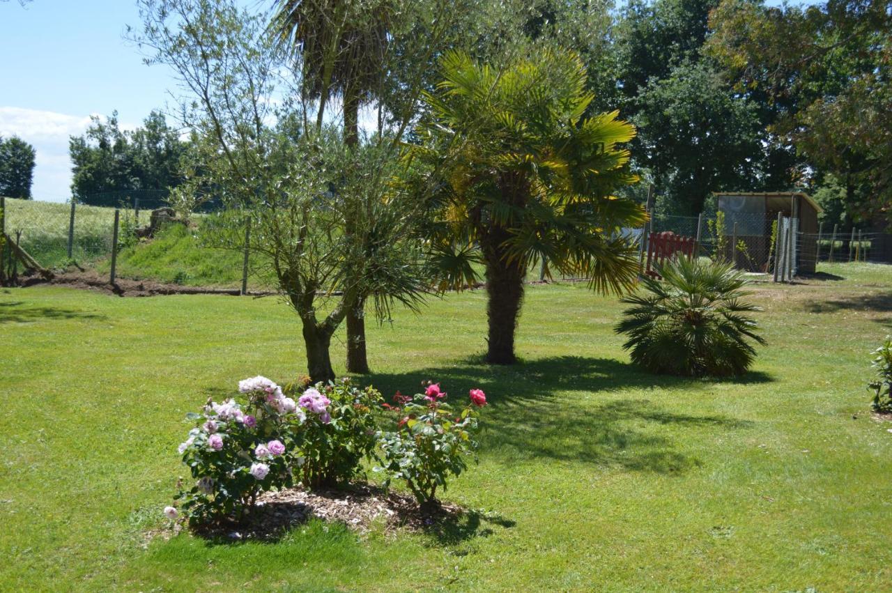 Bed and Breakfast La Pichonniere Isigny-le-Buat Екстер'єр фото