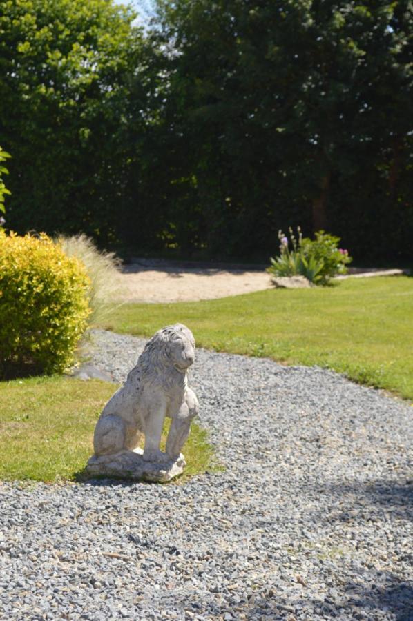 Bed and Breakfast La Pichonniere Isigny-le-Buat Екстер'єр фото